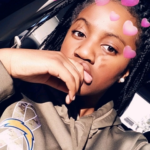 Meet your Posher, Joilyn - Picture 1 of 1